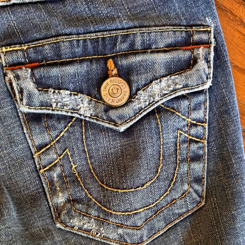 True Religion Blue Flared Women's Jeans with Signature Back Pockets - Picture 3 of 8